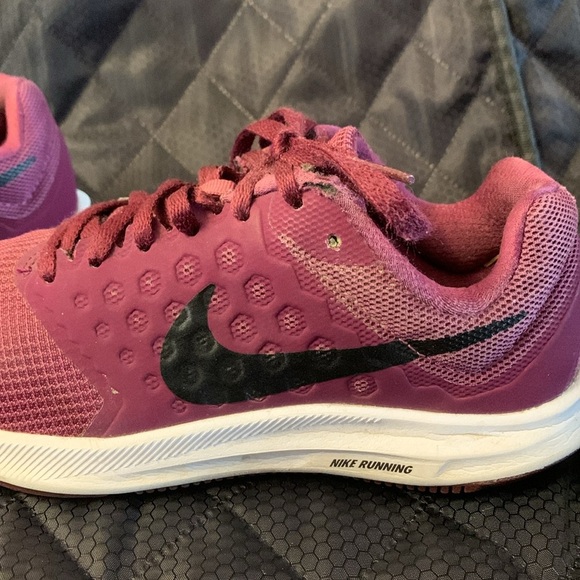 Nike Running Shoes Size 5 Downshifter Maroon Cherry Black Women’s - Picture 4 of 9